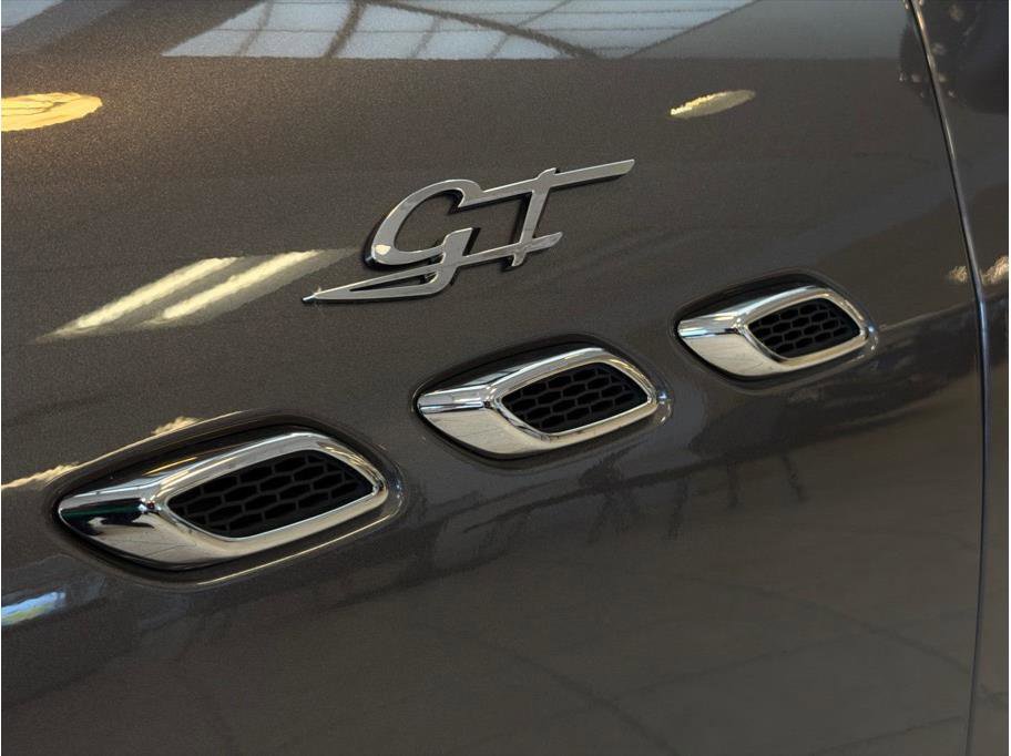 Used 2022 Maserati Levante GT AWD/4WD image 38