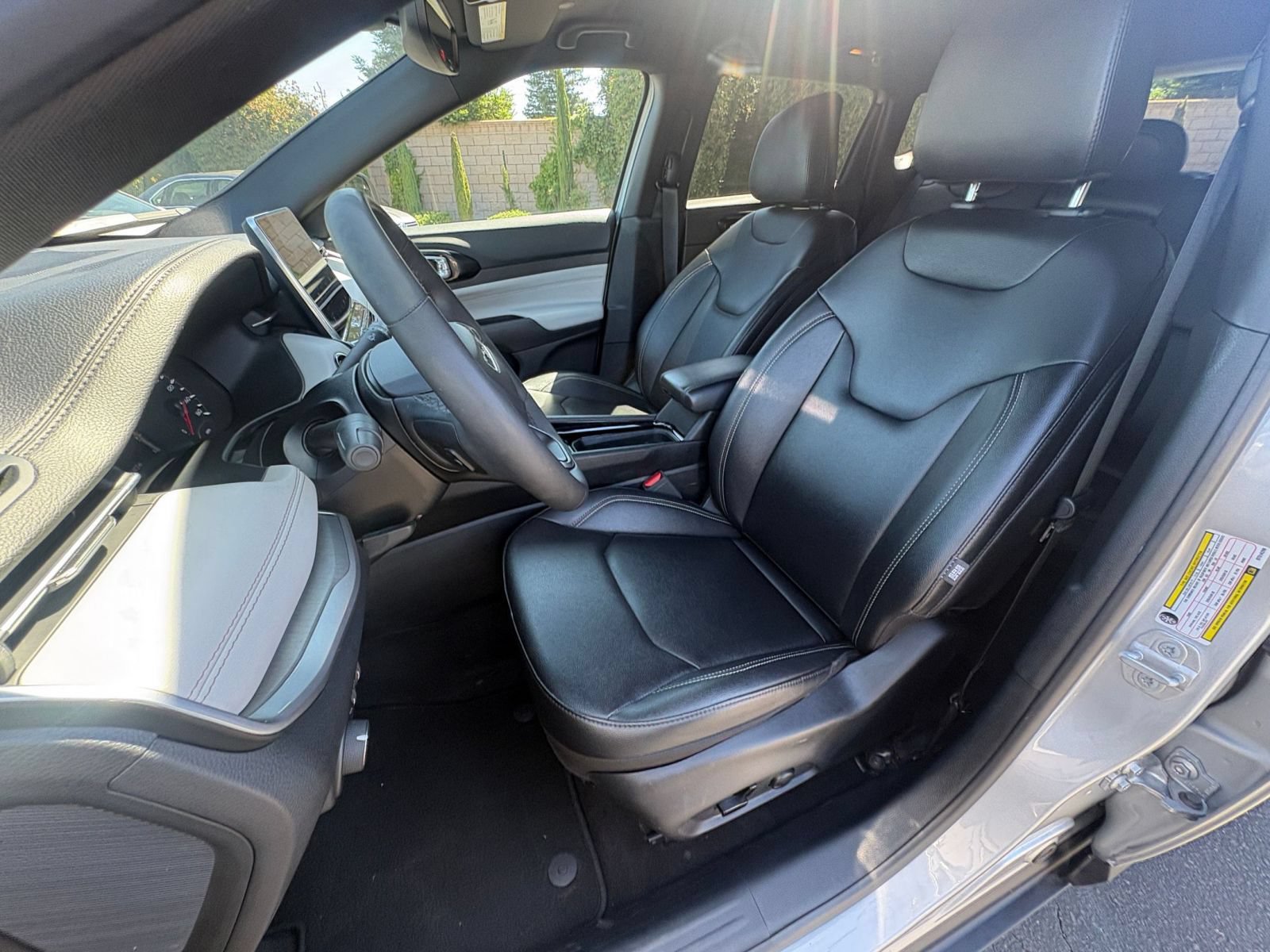Used 2025 Jeep Compass Limited AWD/4WD image 37