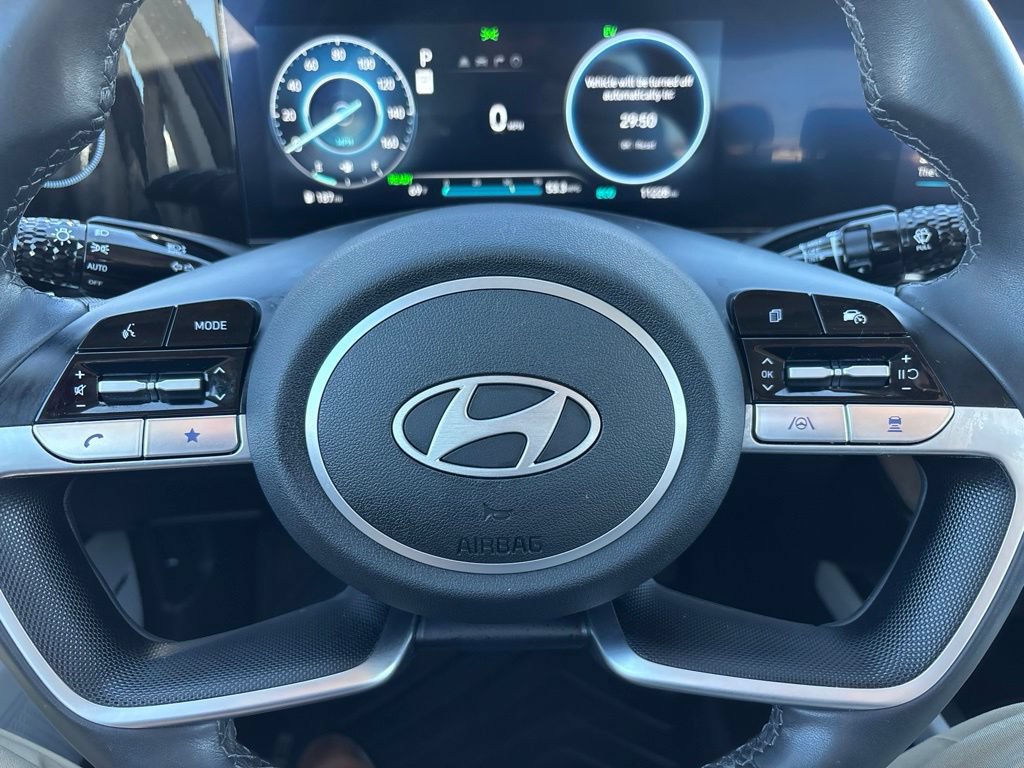 Used 2025 Hyundai Elantra Limited FWD image 21