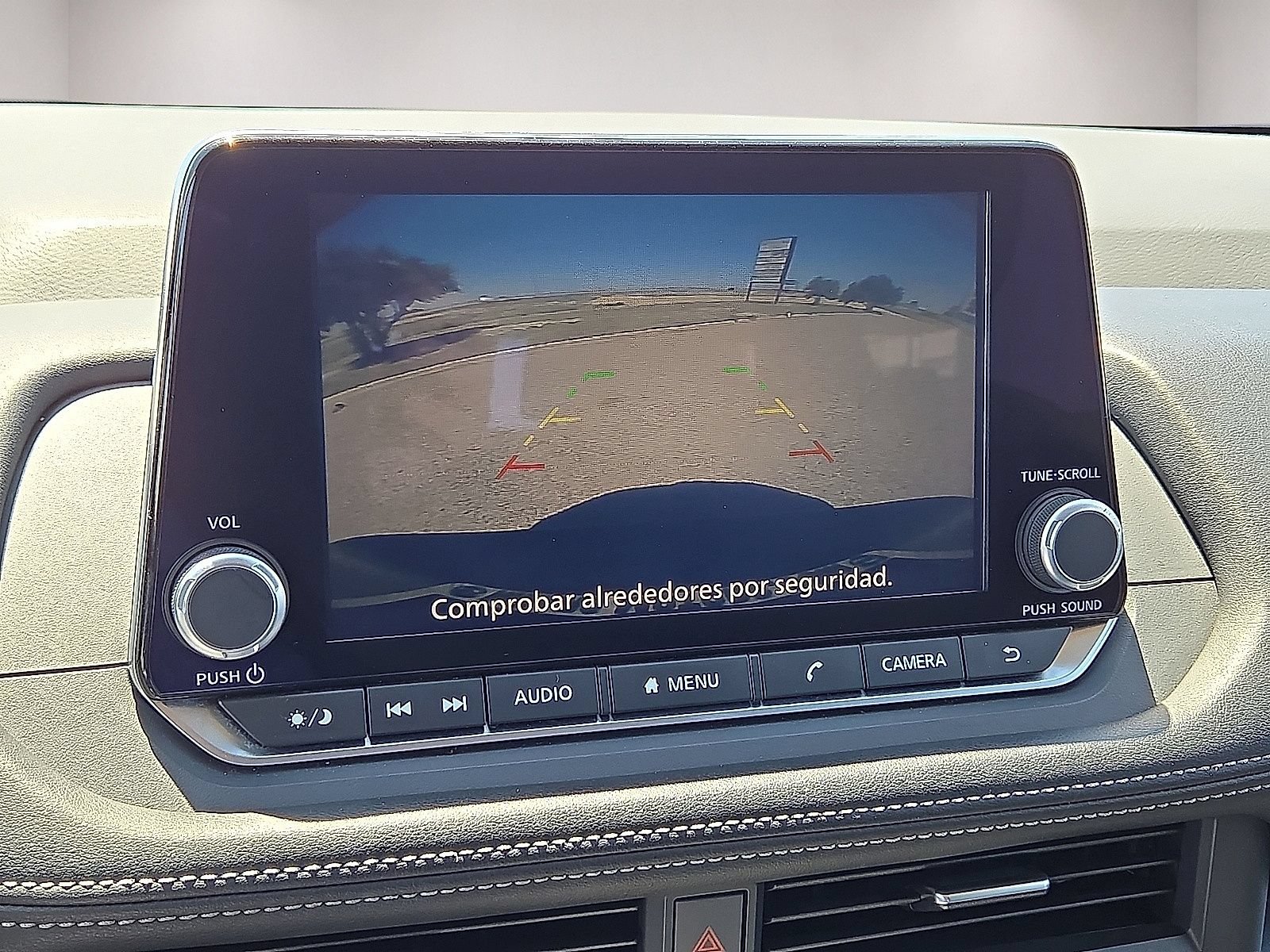 Used 2025 Nissan Rogue SV AWD/4WD image 28