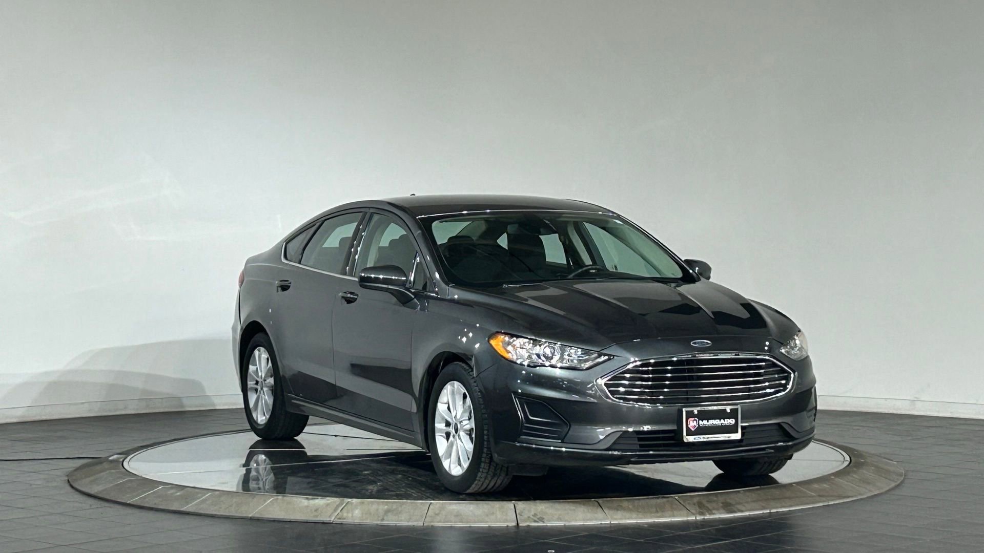 Used 2020 Ford Fusion SE FWD image 2