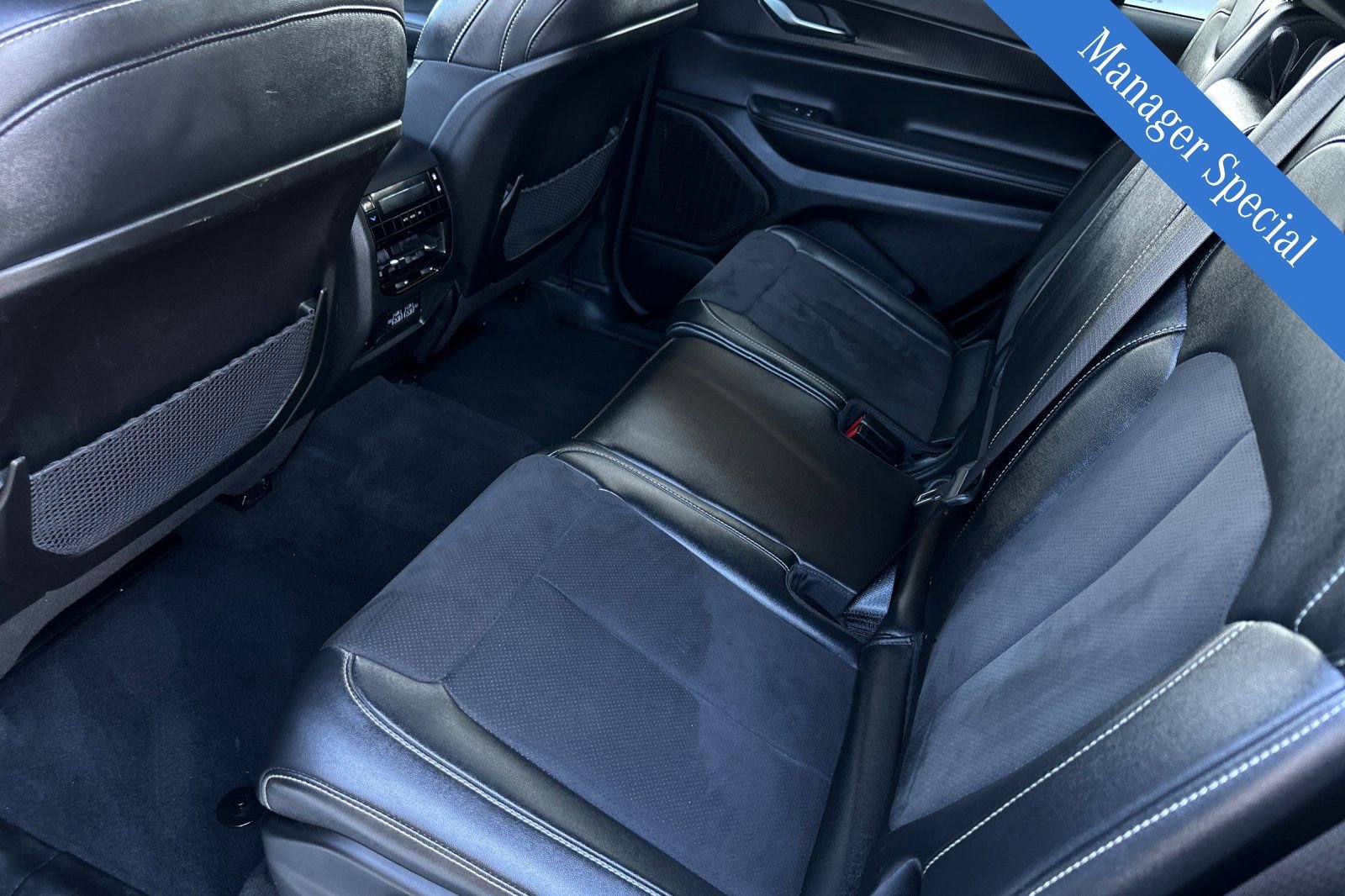 Used 2024 Jeep Grand Cherokee L Laredo image 10