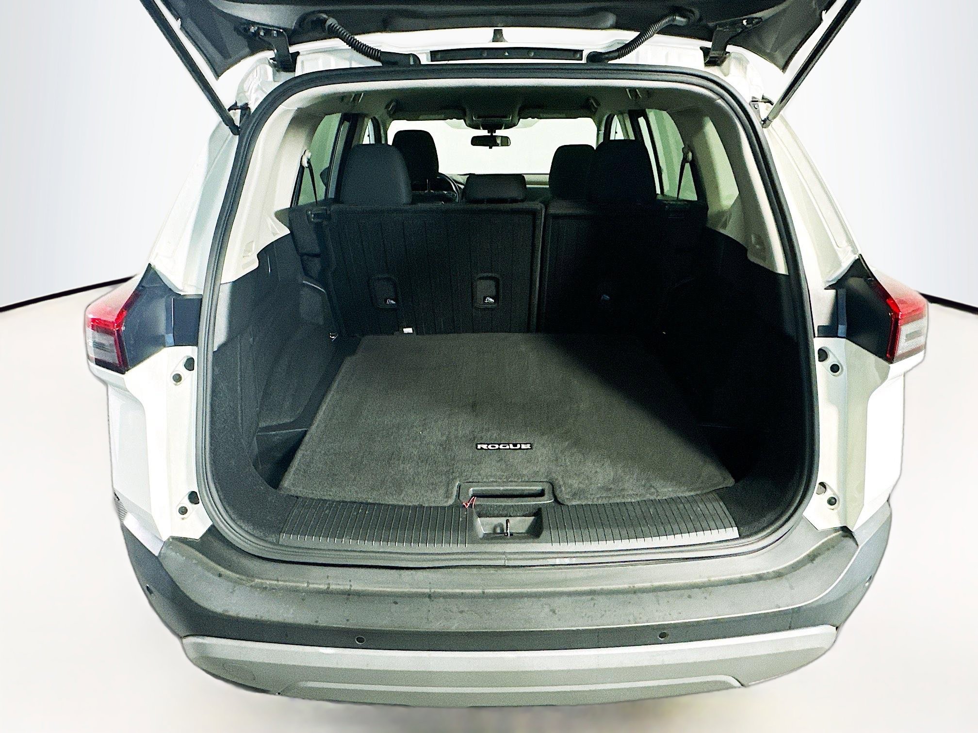 Used 2023 Nissan Rogue S image 30