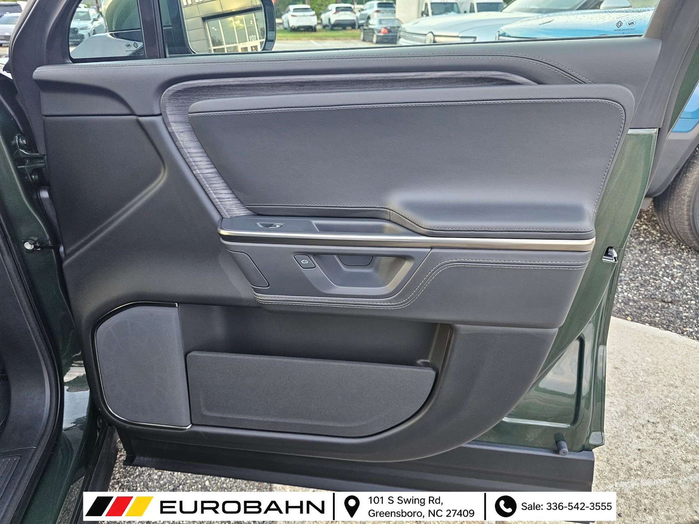 Used 2025 Rivian R1S Adventure Dual AWD/4WD image 33