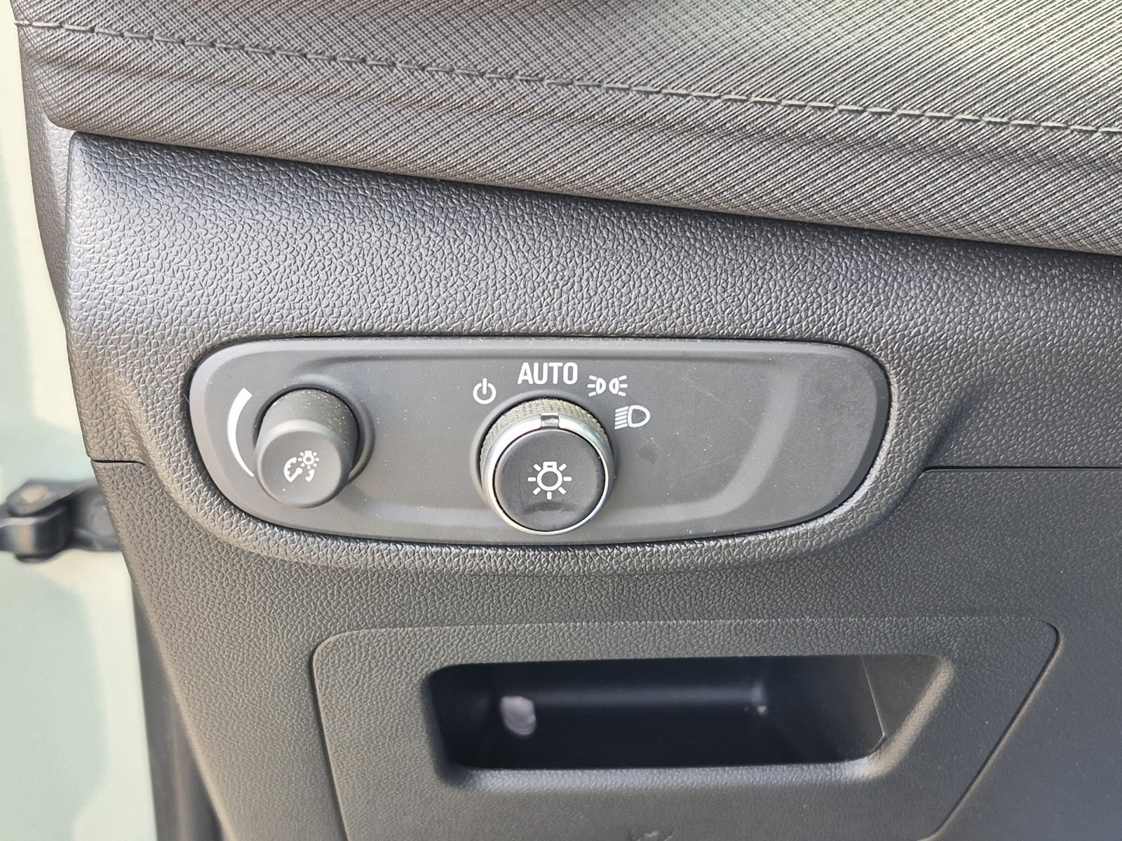 Used 2025 Chevrolet TrailBlazer LS w/ LS Convenience Package FWD image 33