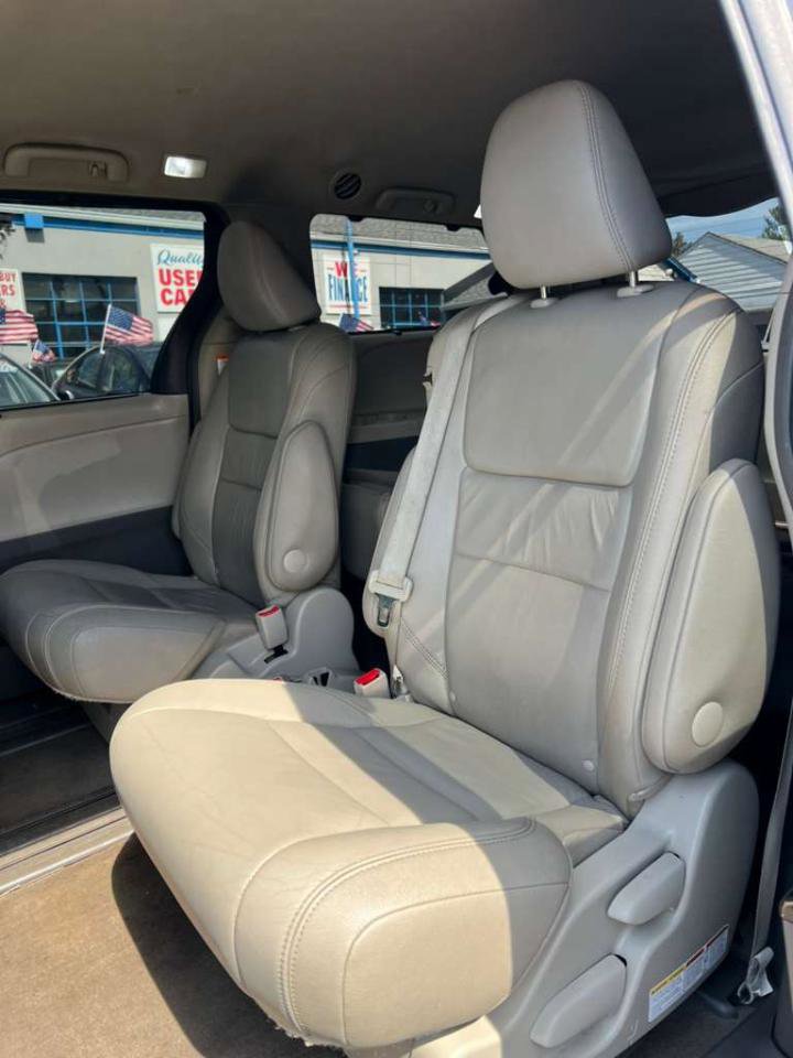 Used 2017 Toyota Sienna XLE w/ XLE Navigation Package image 26