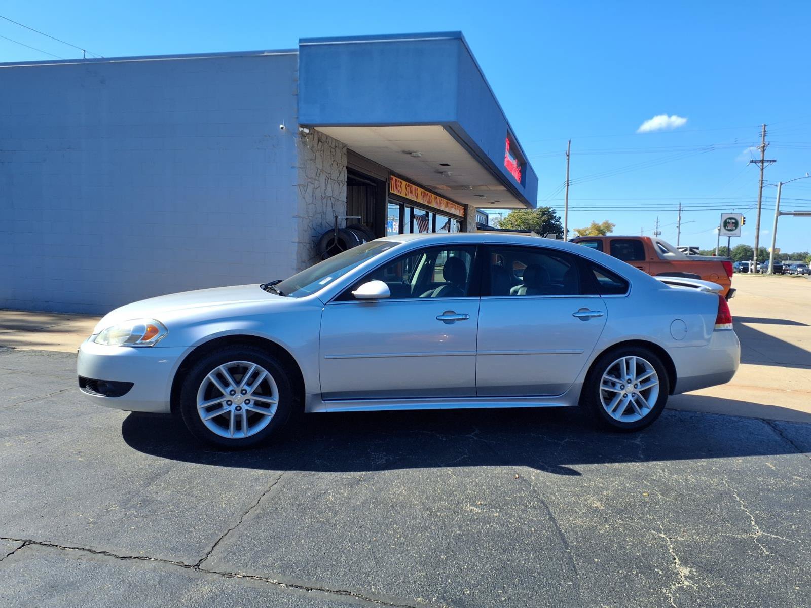 Used 2014 Chevrolet Impala LTZ FWD image 2