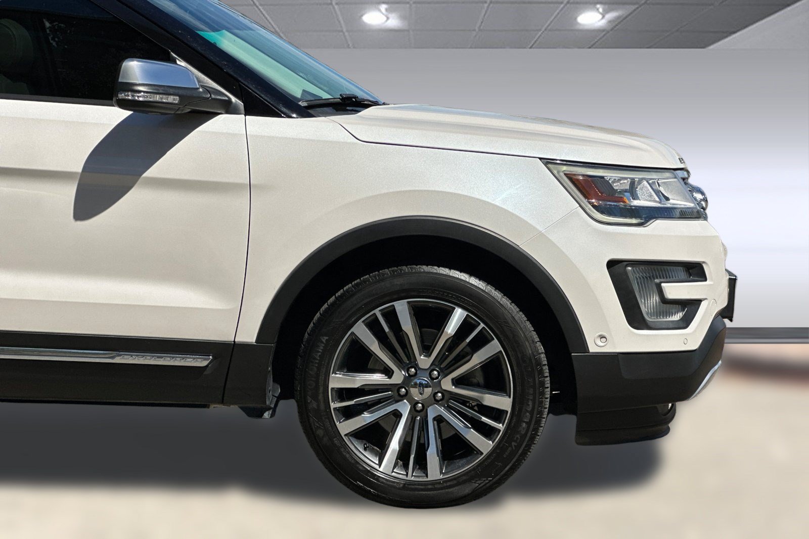 Used 2016 Ford Explorer Platinum AWD/4WD image 38