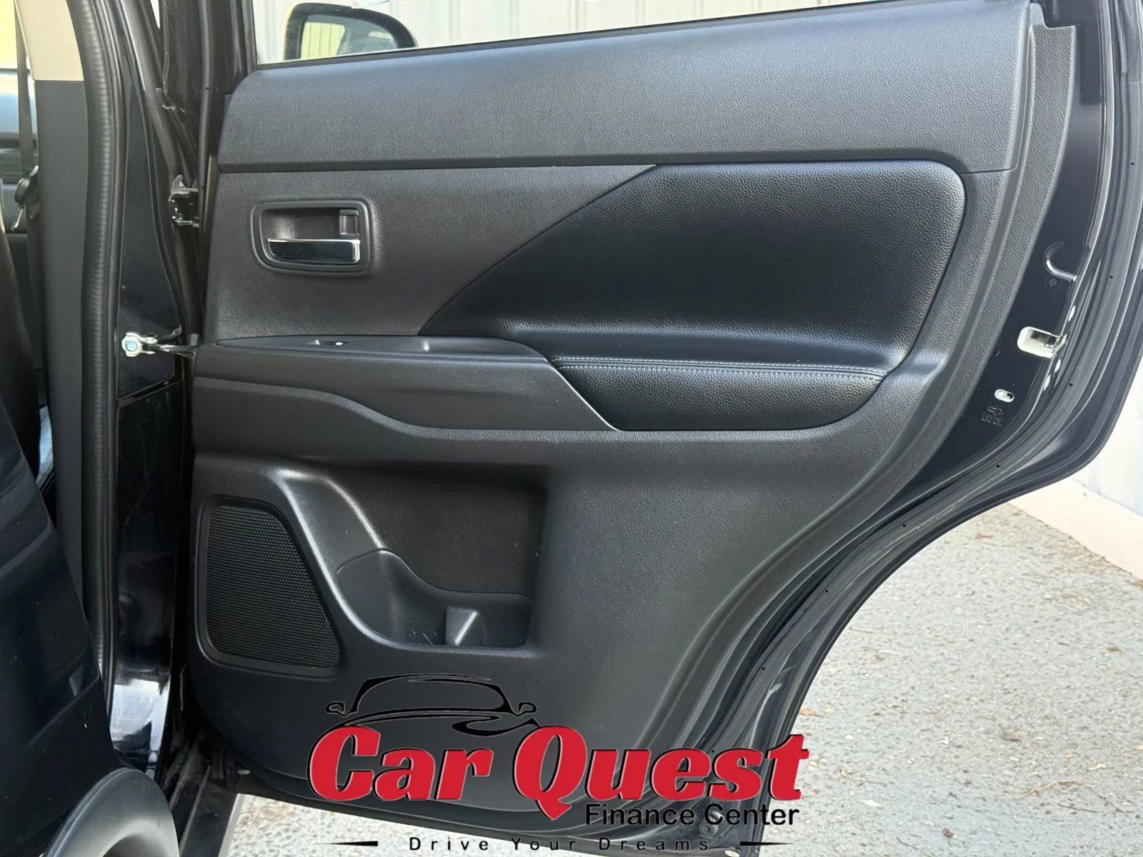 Used 2017 Mitsubishi Outlander GT image 19