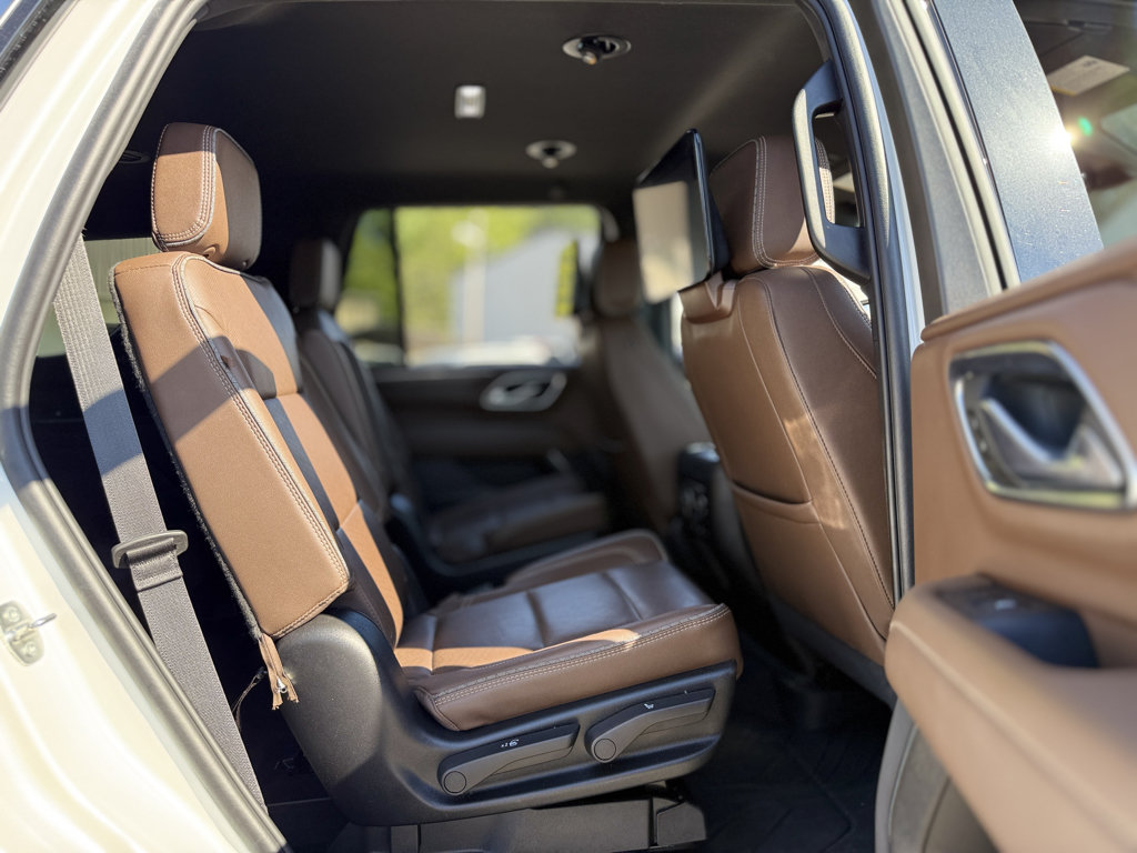 Used 2023 Chevrolet Tahoe High Country w/ Advanced Technology Package AWD/4WD image 29