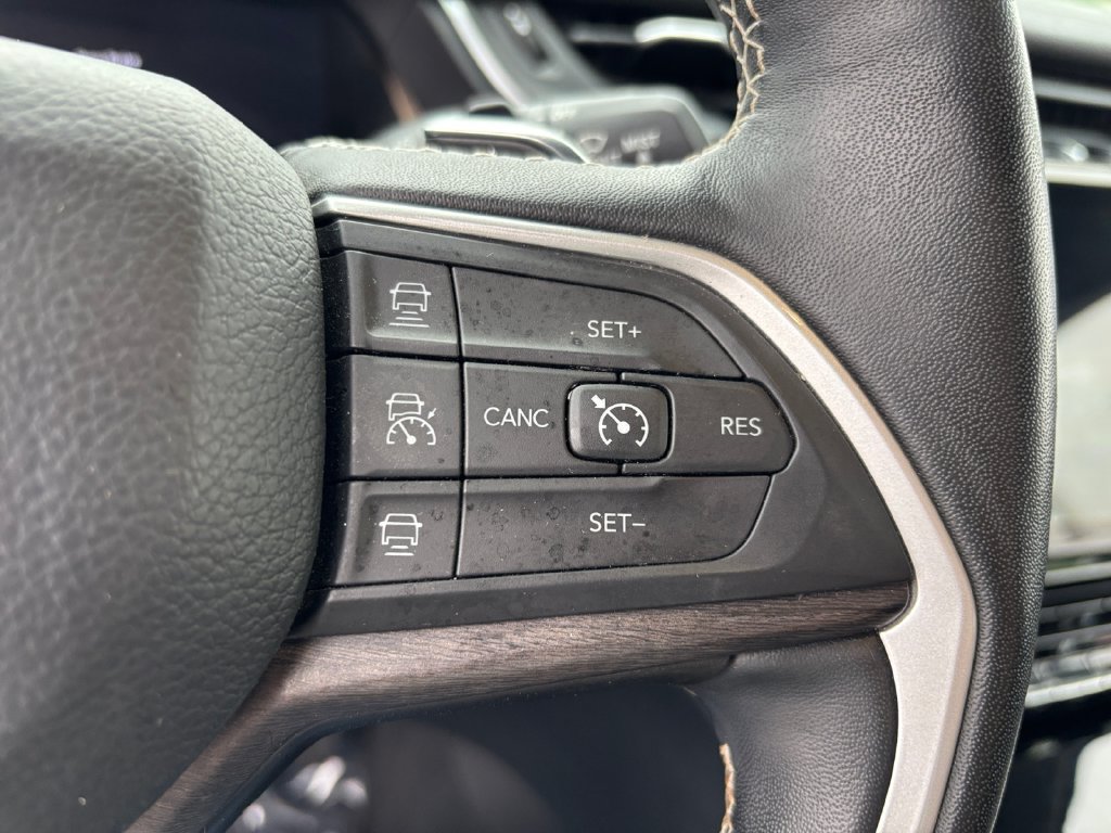 Used 2022 Jeep Grand Cherokee L Limited AWD/4WD image 17