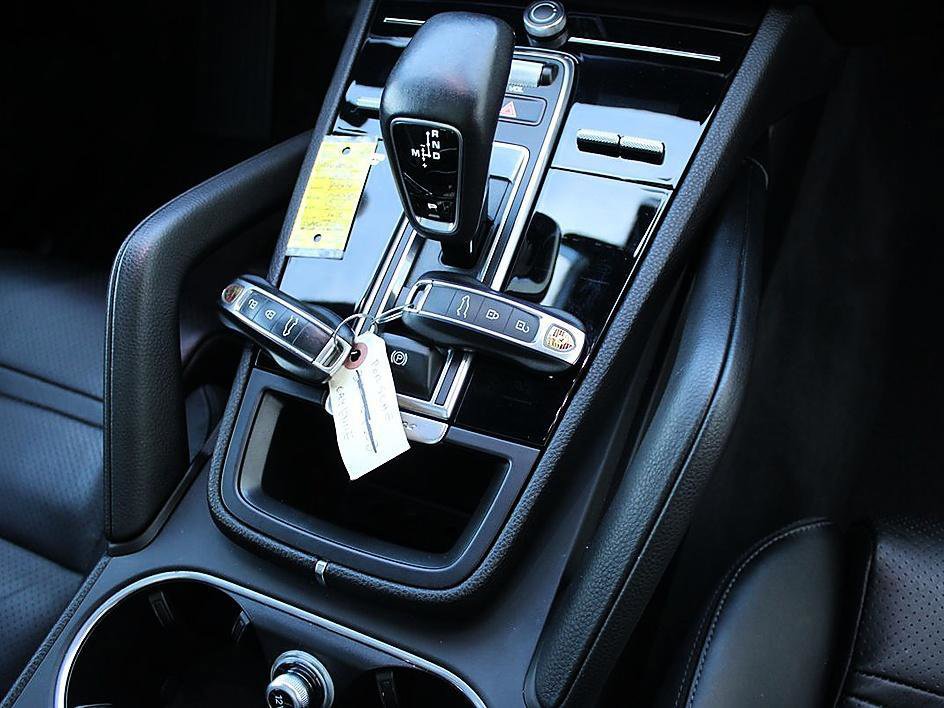 Used 2022 Porsche Cayenne Platinum Edition AWD/4WD image 24