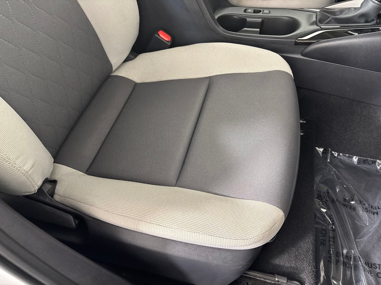Used 2025 Toyota Corolla LE FWD image 31