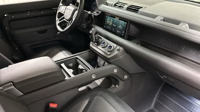 Used 2024 Land Rover Defender 110 X-Dynamic SE AWD/4WD image 33