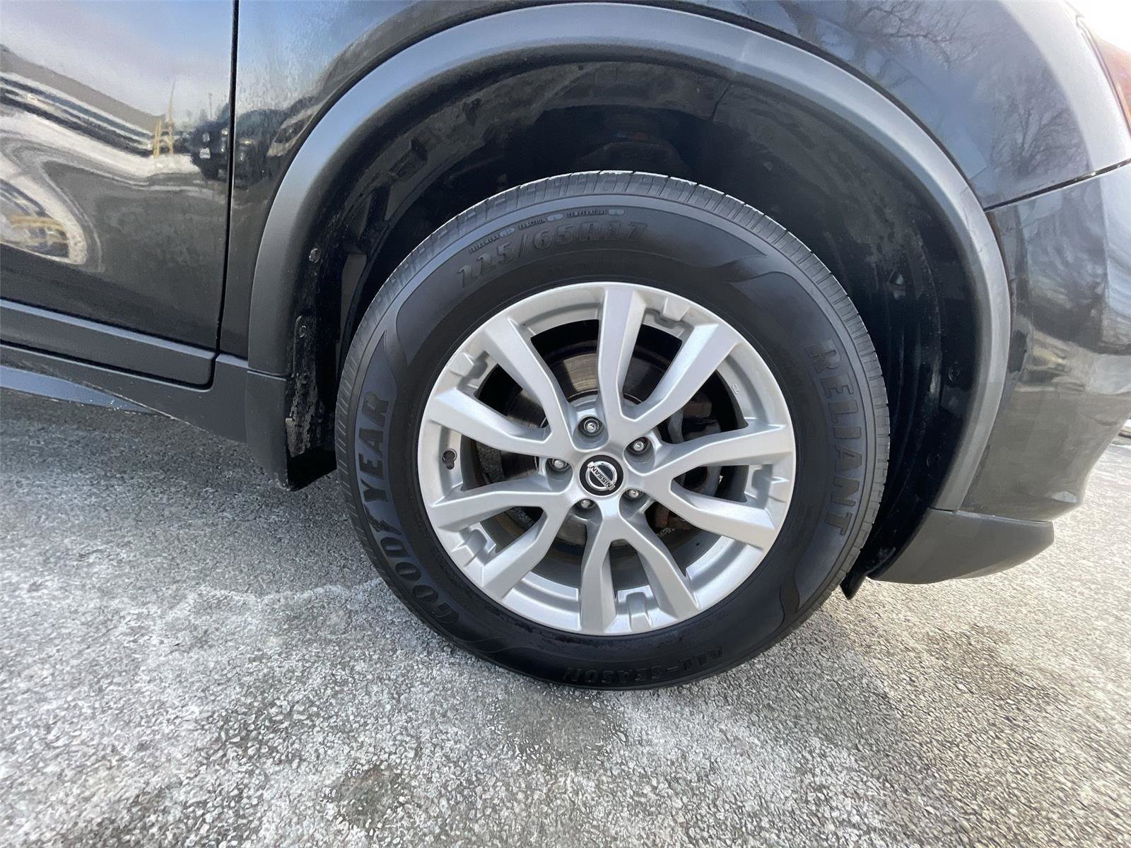 Used 2018 Nissan Rogue SV w/ Premium Package image 10