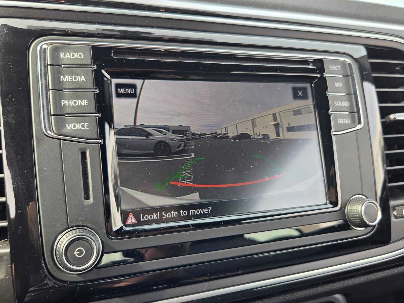 Used 2018 Volkswagen Beetle 2.0T Dune FWD image 25