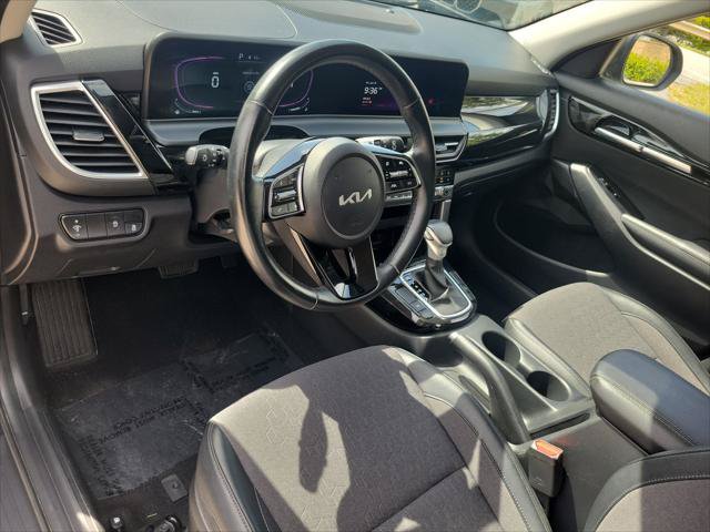 Used 2025 Kia Seltos S FWD image 16