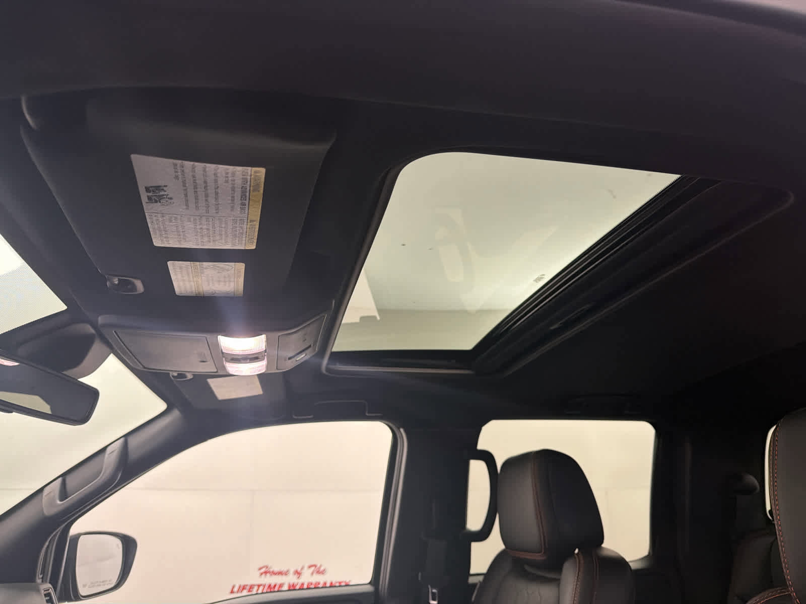 Used 2024 Nissan Frontier PRO-4X w/ Pro Premium Package image 16