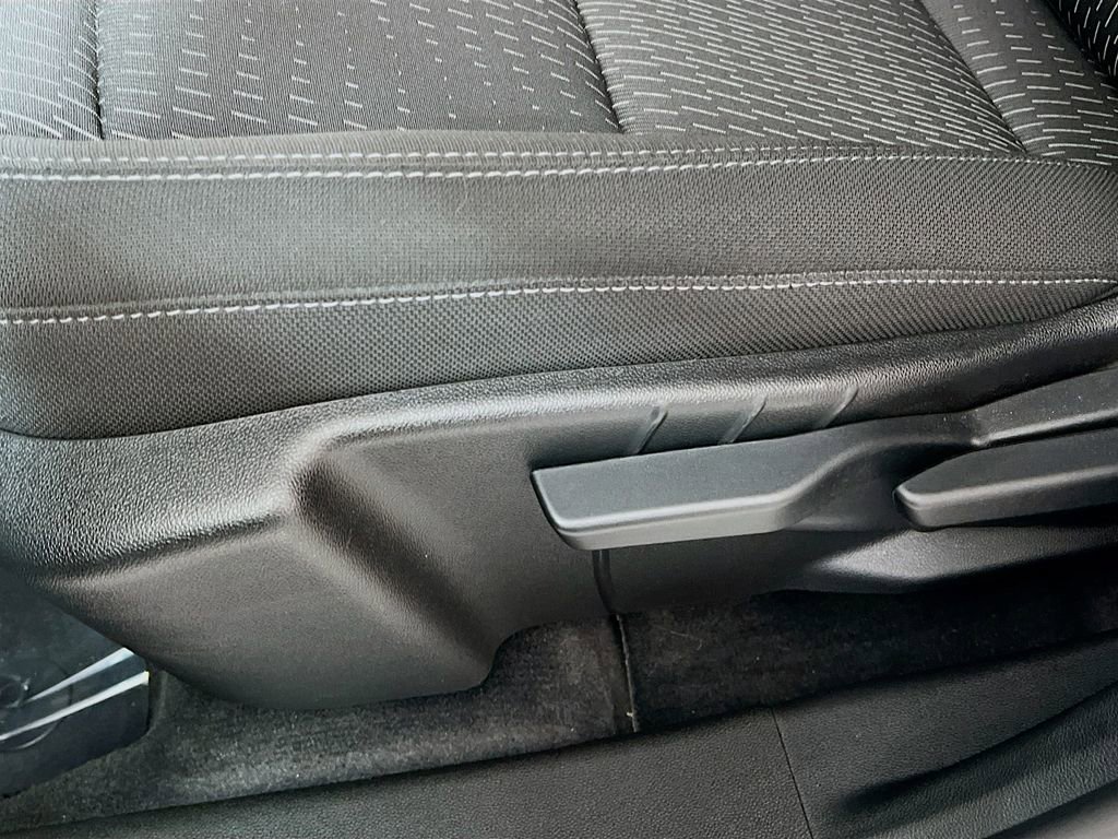 Used 2026 Chevrolet Equinox LT AWD/4WD image 17