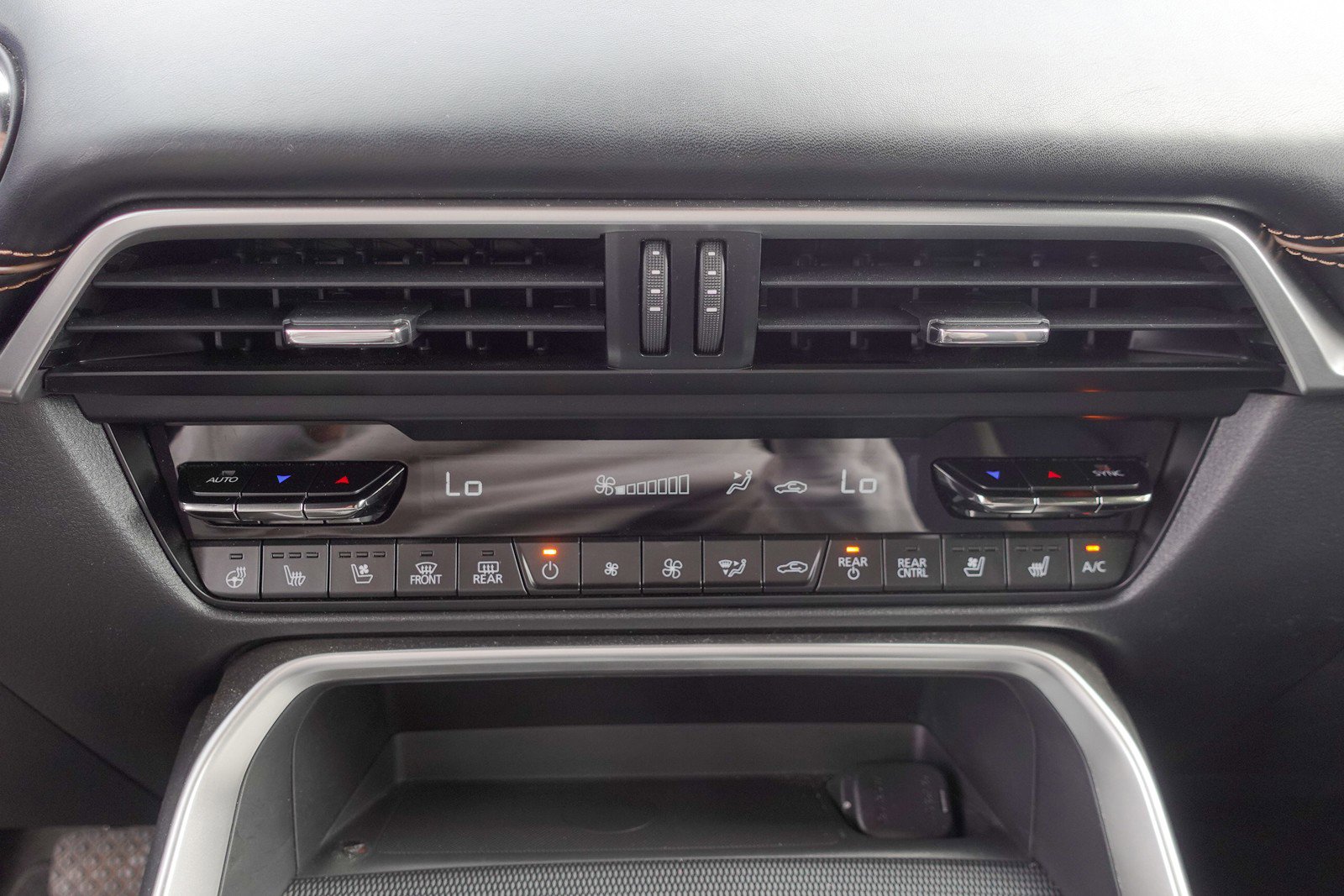 Used 2024 MAZDA CX-90 Plug-In Hybrid w/ Premium Plus image 18