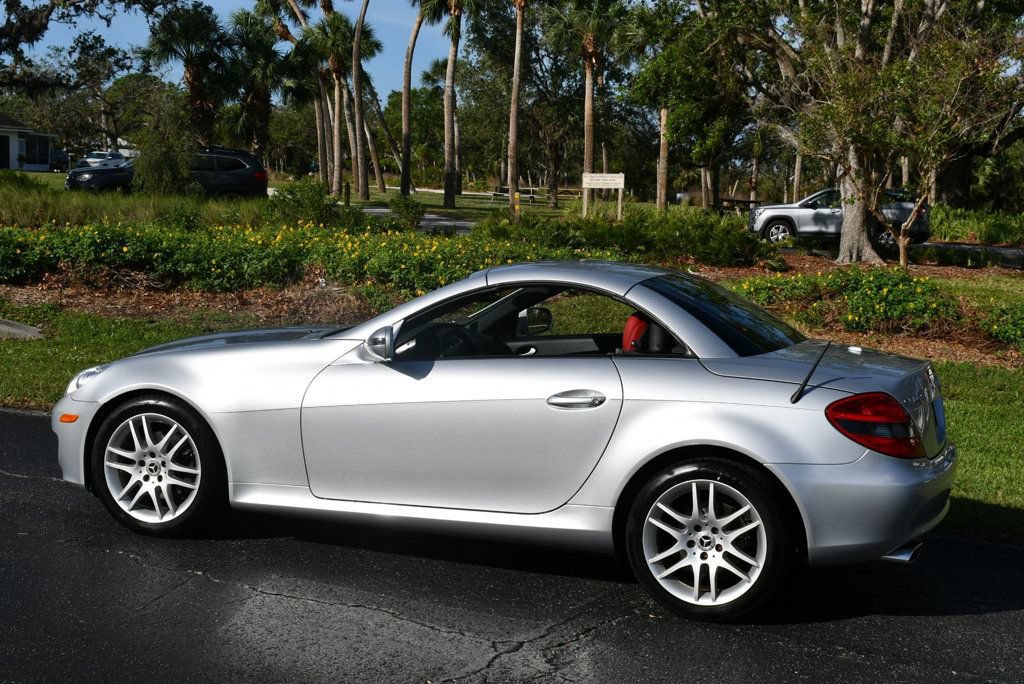 Used 2009 Mercedes-Benz SLK 300 image 4