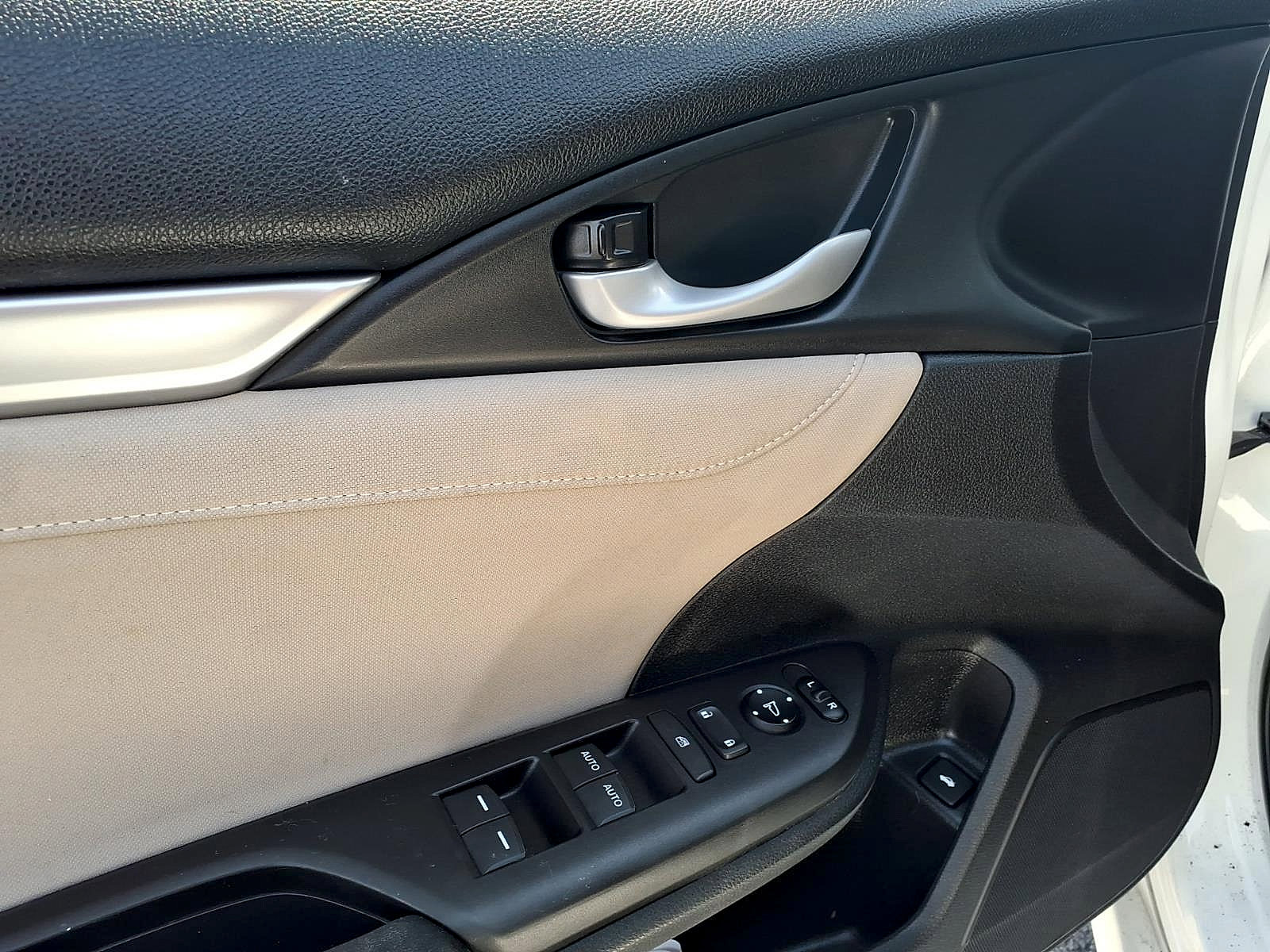 Used 2018 Honda Civic EX-T image 11