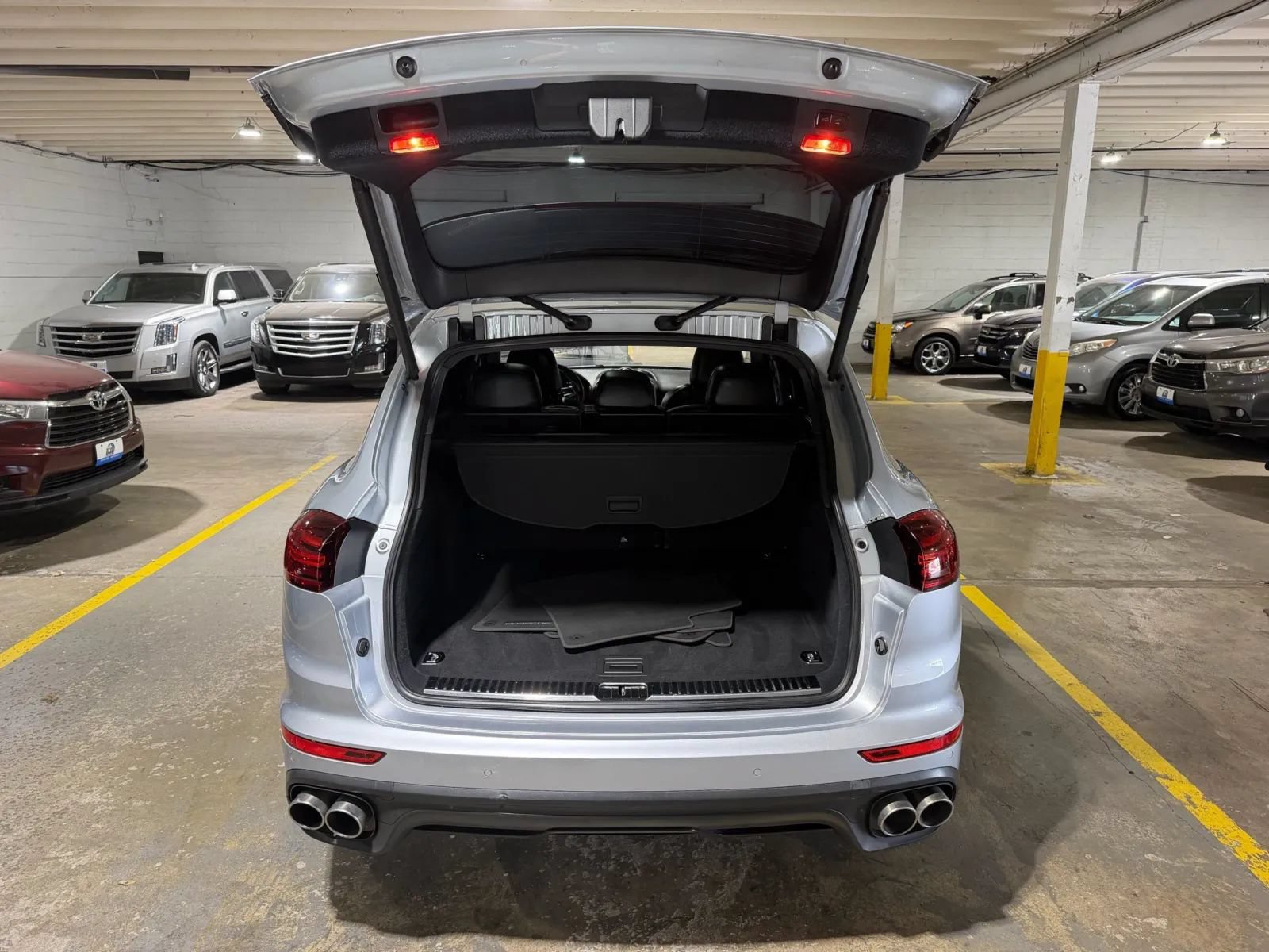 Used 2018 Porsche Cayenne S AWD/4WD image 7