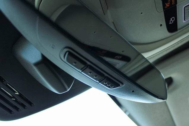 Used 2025 Volvo XC40 B5 Plus image 30