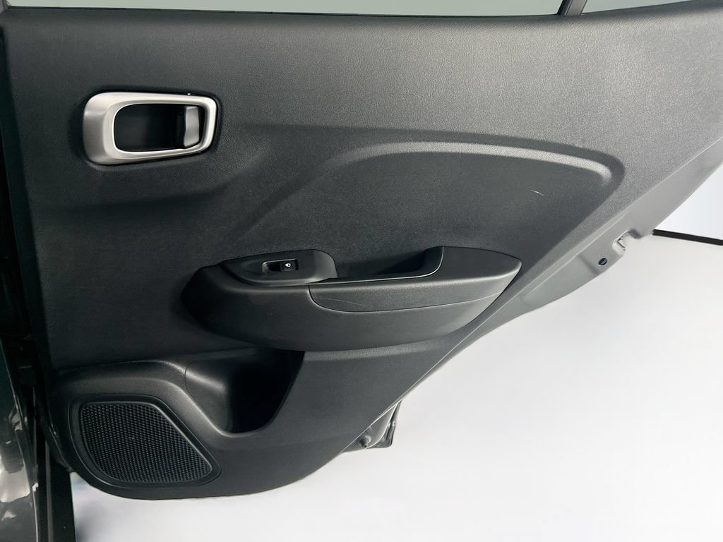 Used 2025 Hyundai Venue SEL FWD image 25