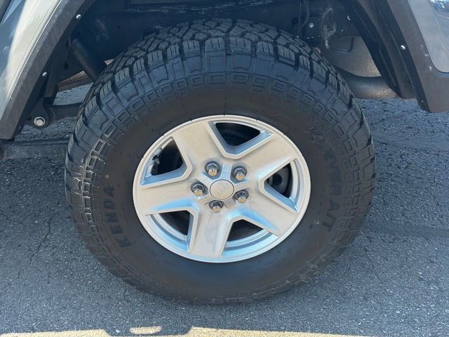 Certified 2022 Jeep Gladiator Sport AWD/4WD image 11