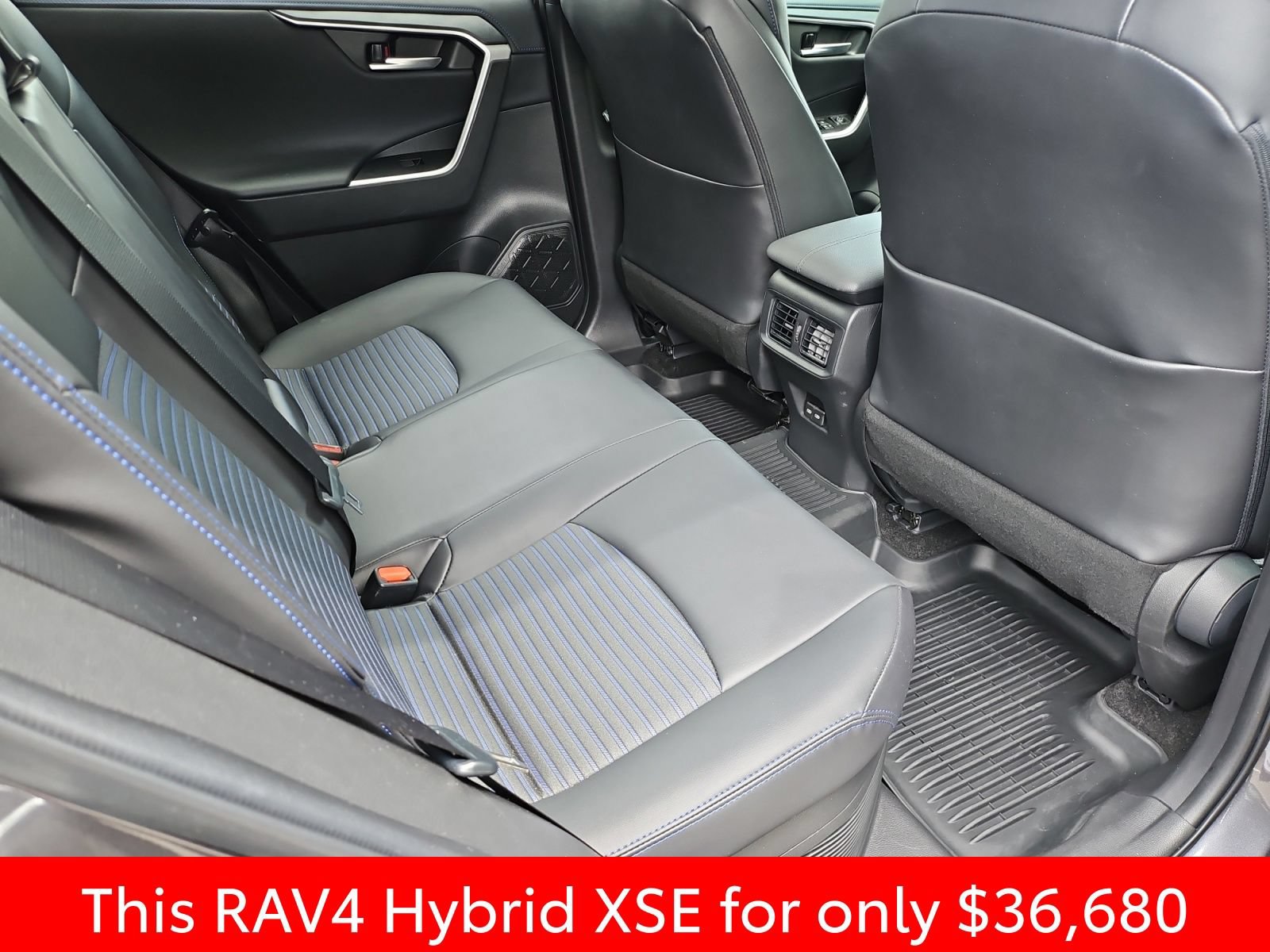 Used 2024 Toyota RAV4 XSE AWD/4WD image 32