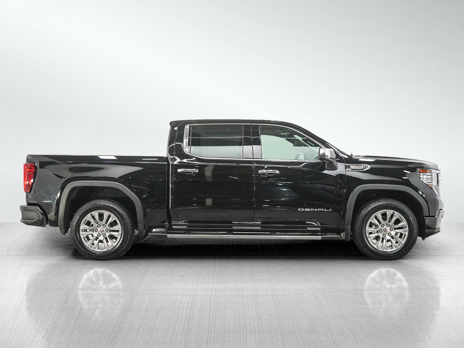 Used 2023 GMC Sierra 1500 Denali w/ Technology Package AWD/4WD image 6