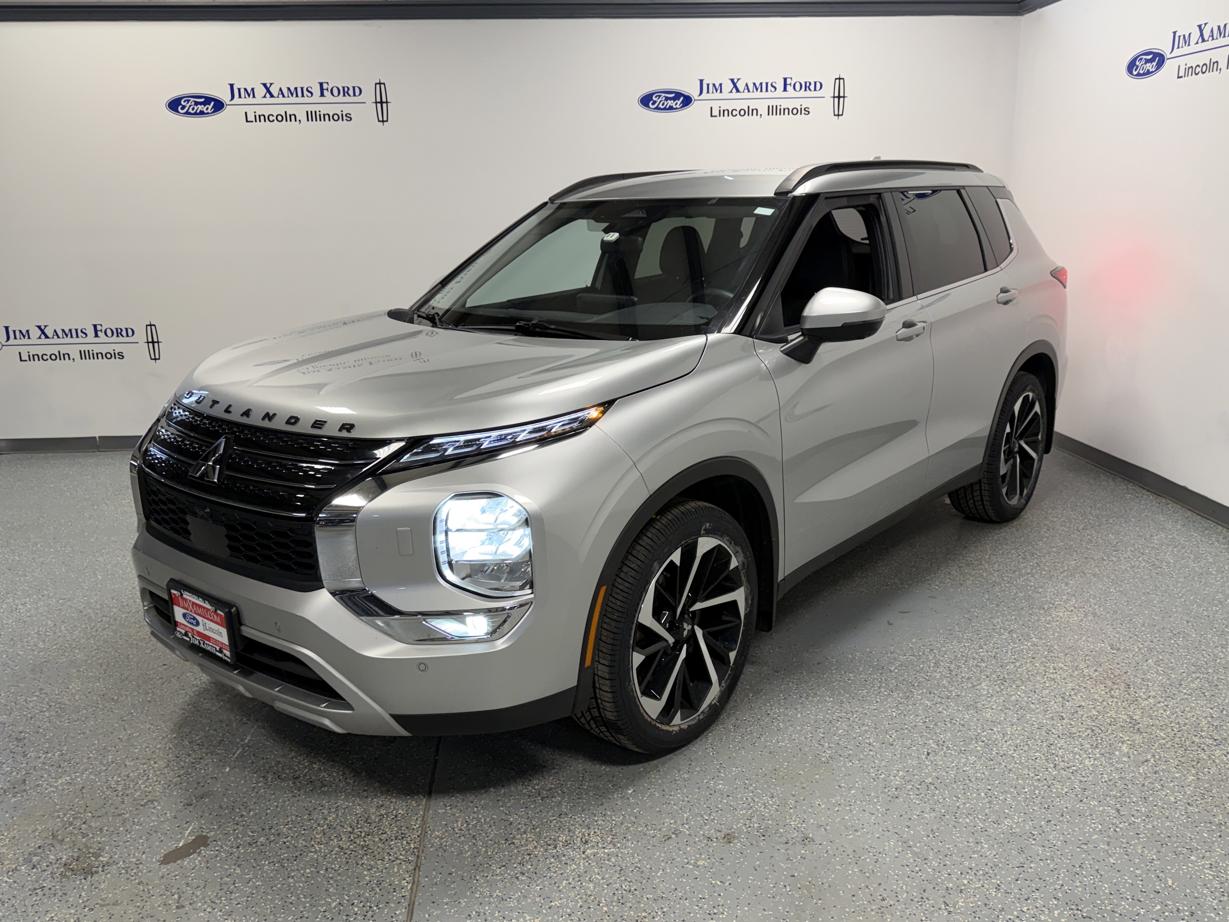 Used 2024 Mitsubishi Outlander SE image 3