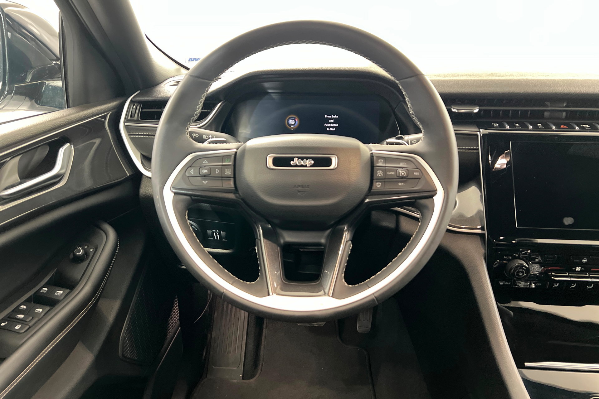 Certified 2023 Jeep Grand Cherokee Altitude AWD/4WD image 12