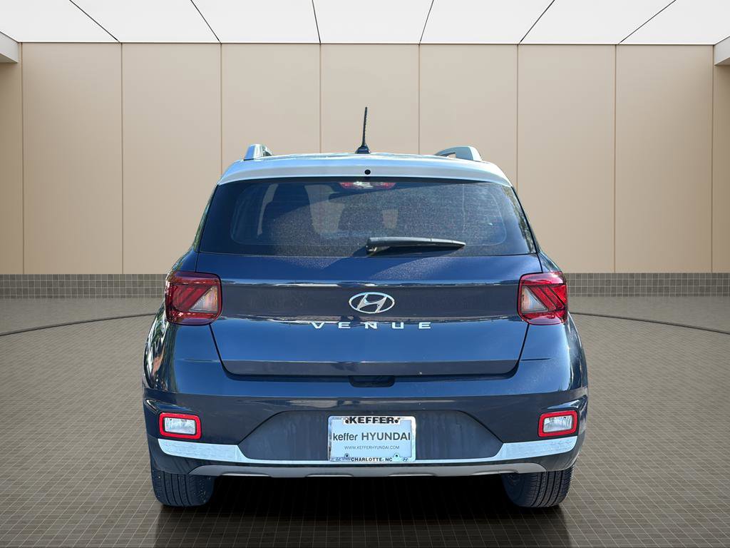 Certified 2023 Hyundai Venue Limited FWD image 4