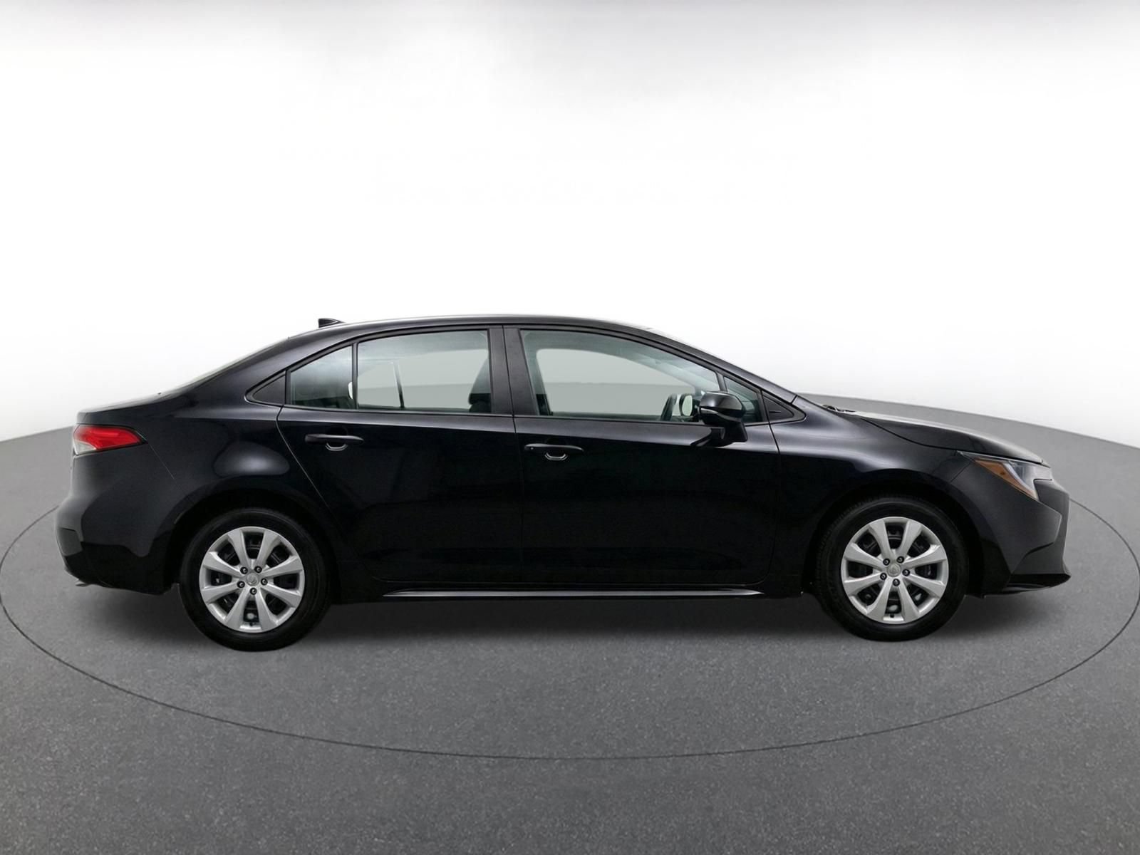 Used 2025 Toyota Corolla LE FWD image 10