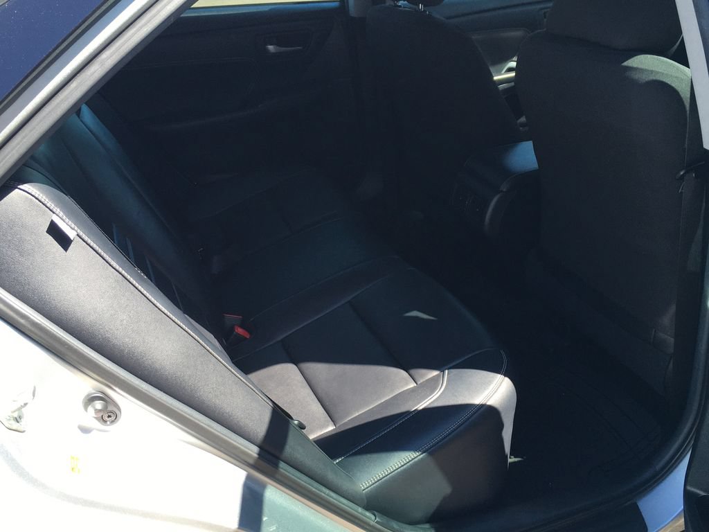 Used 2015 Toyota Camry XLE w/ Moonroof Package FWD image 8