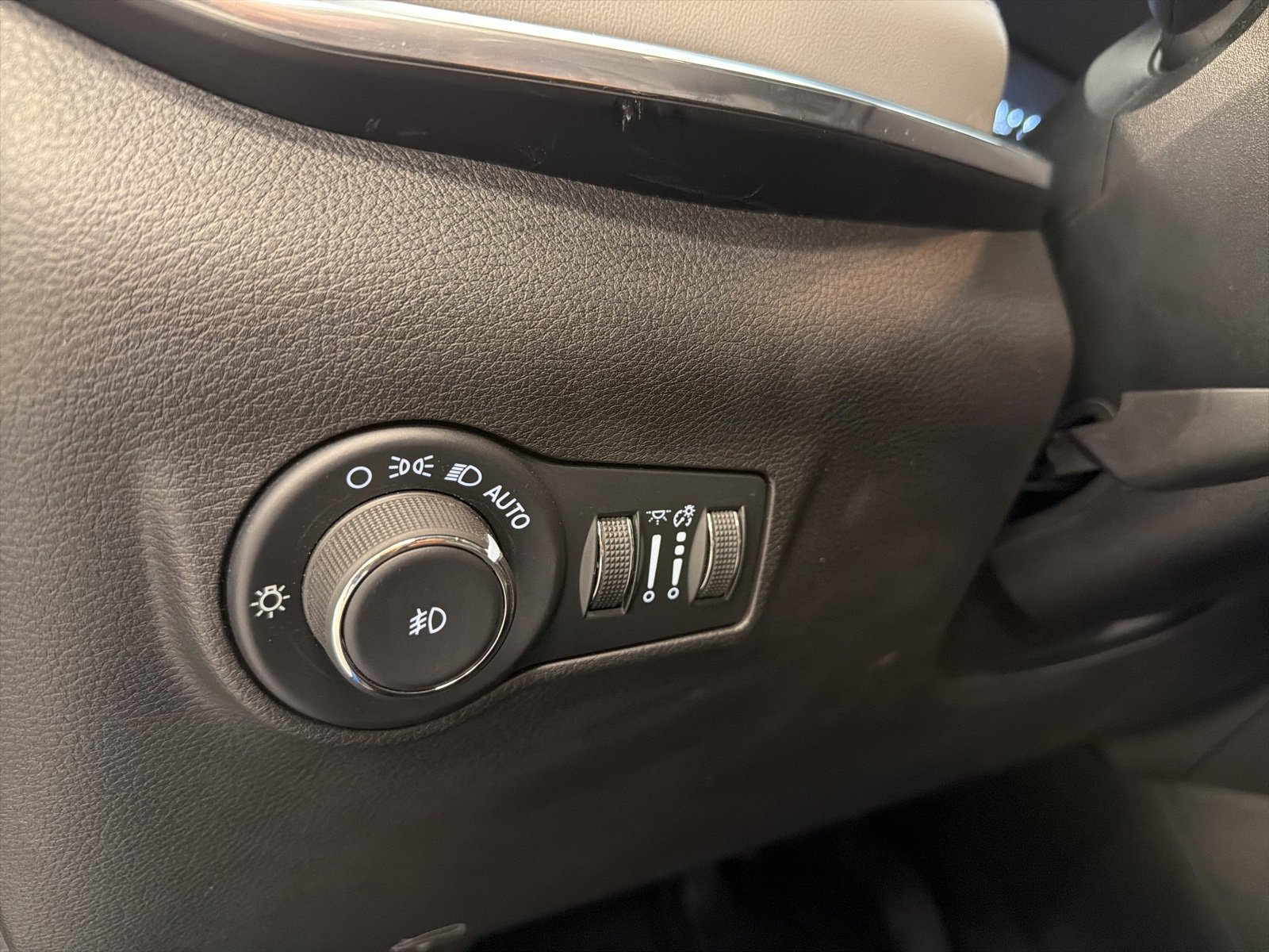 Used 2024 Jeep Compass Limited image 27