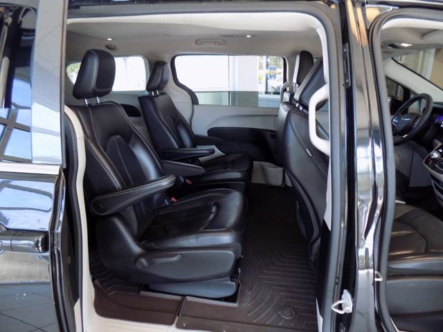 Used 2022 Chrysler Pacifica Touring-L image 26
