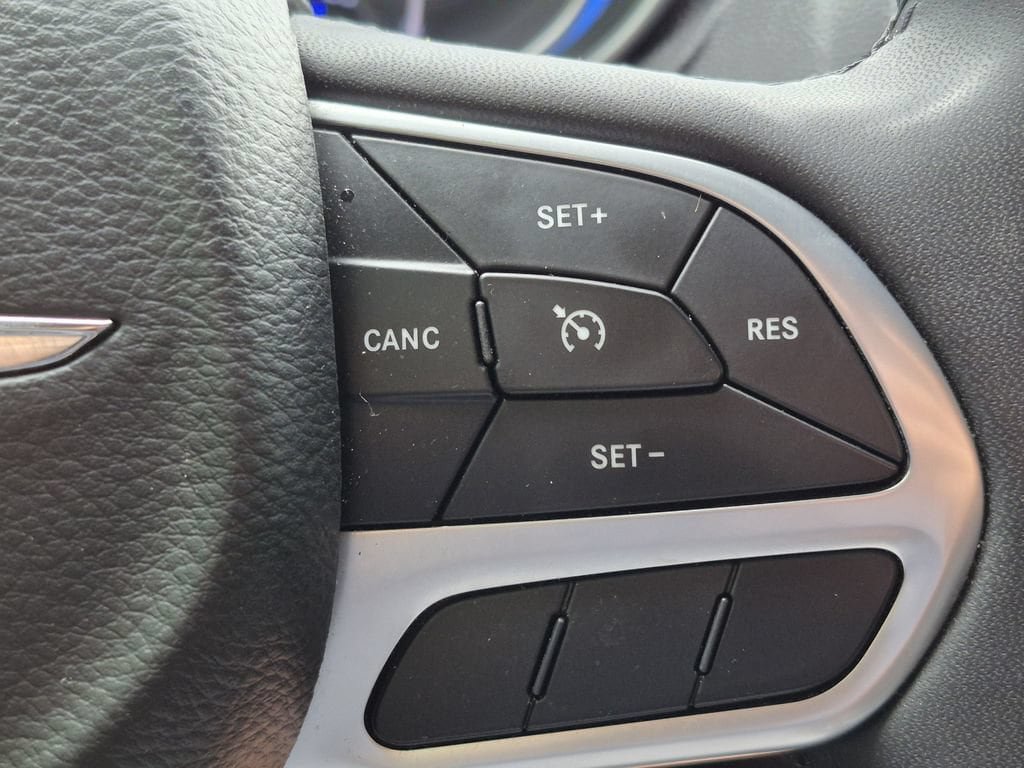 Used 2022 Chrysler 300 Touring RWD image 12