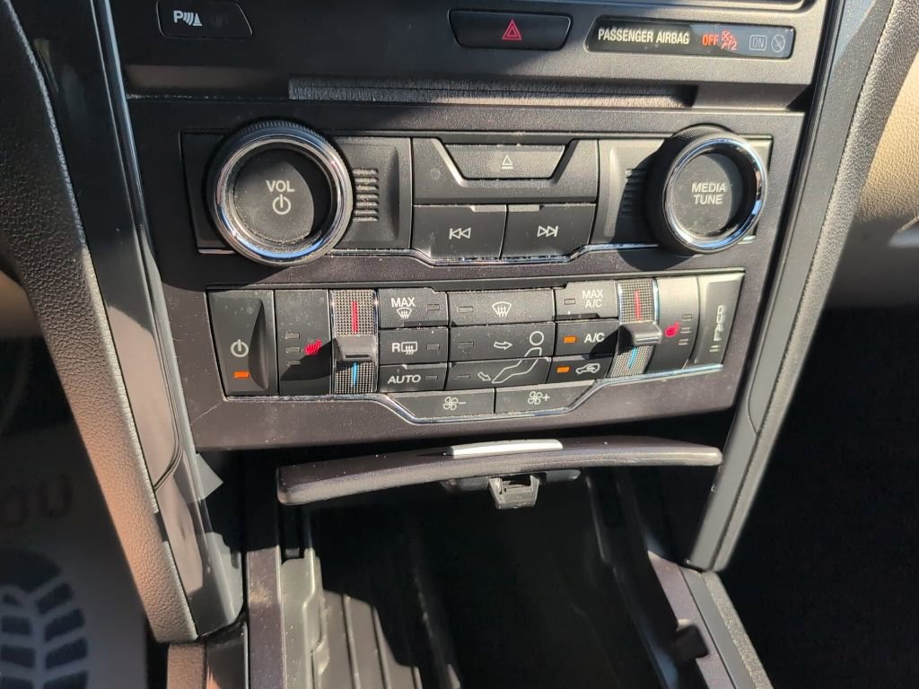 Certified 2018 Ford Explorer XLT w/ Equipment Group 202A image 20