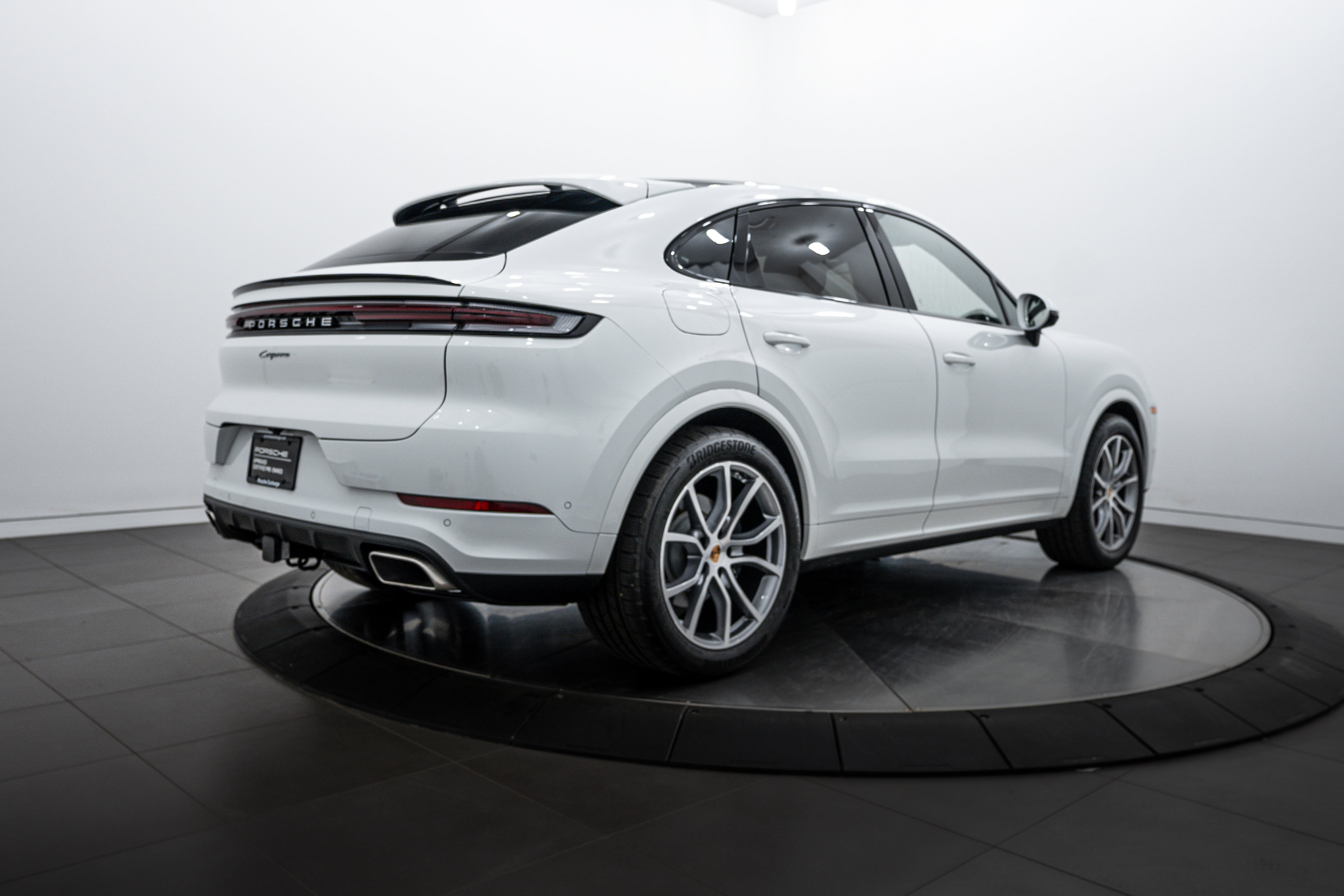 Certified 2025 Porsche Cayenne Coupe image 7