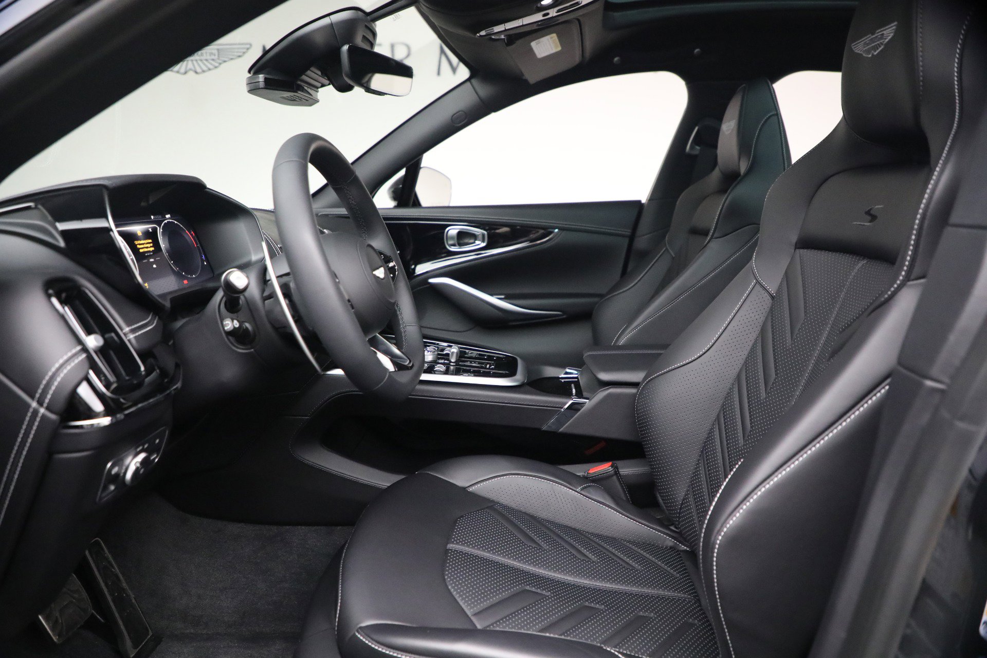 New 2026 Aston Martin DBX S image 31