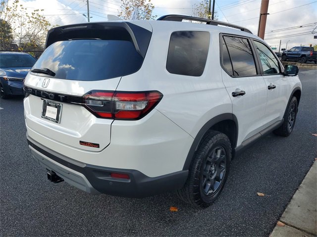 Certified 2023 Honda Pilot TrailSport image 4