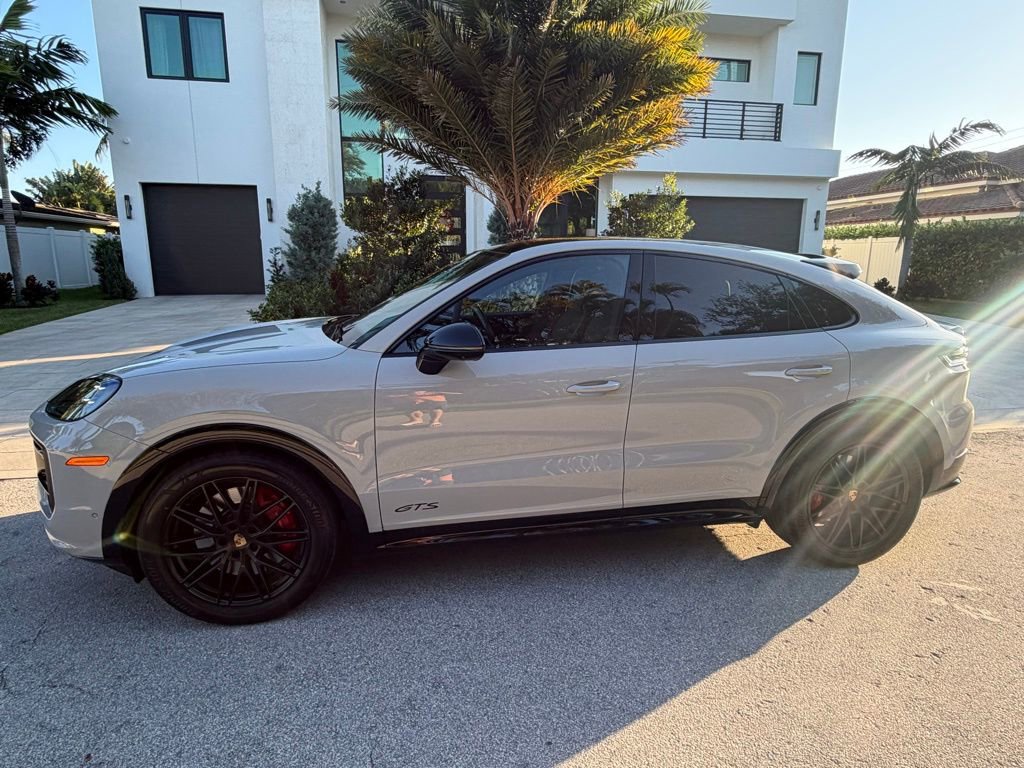 Used 2025 Porsche Cayenne GTS image 4