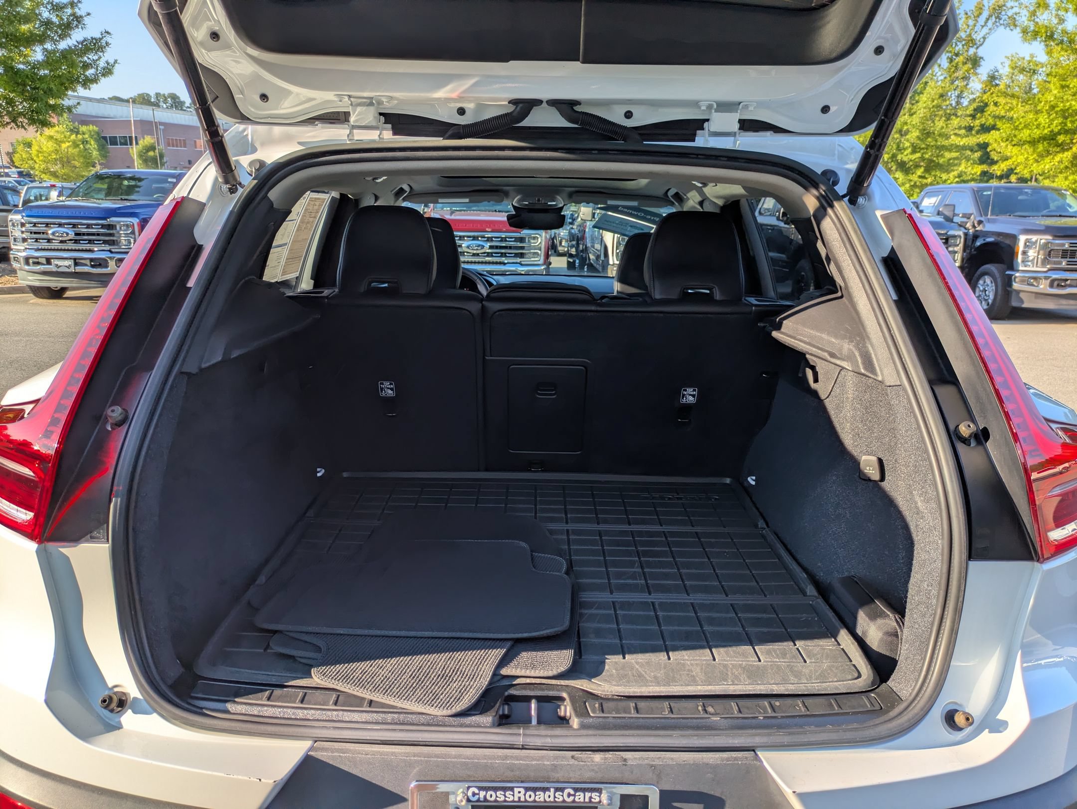 Used 2023 Volvo XC40 B4 Ultimate FWD image 33