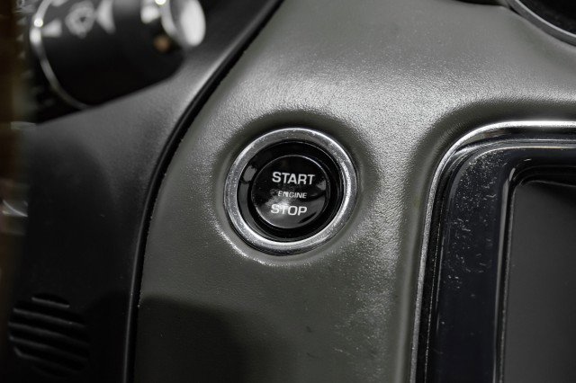 Used 2012 Jaguar XJ L image 19