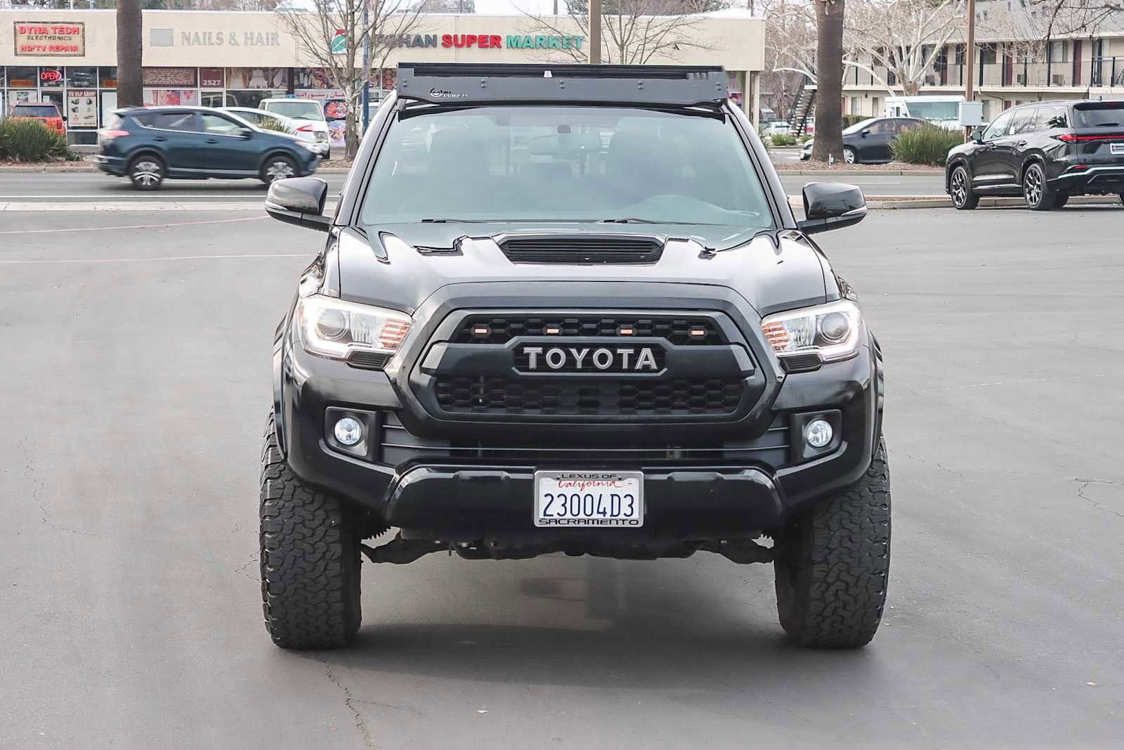 Used 2017 Toyota Tacoma TRD Sport image 6