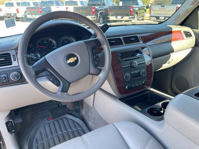 Used 2010 Chevrolet Suburban LT AWD/4WD image 12