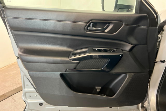 Used 2025 Nissan Pathfinder SV AWD/4WD image 14